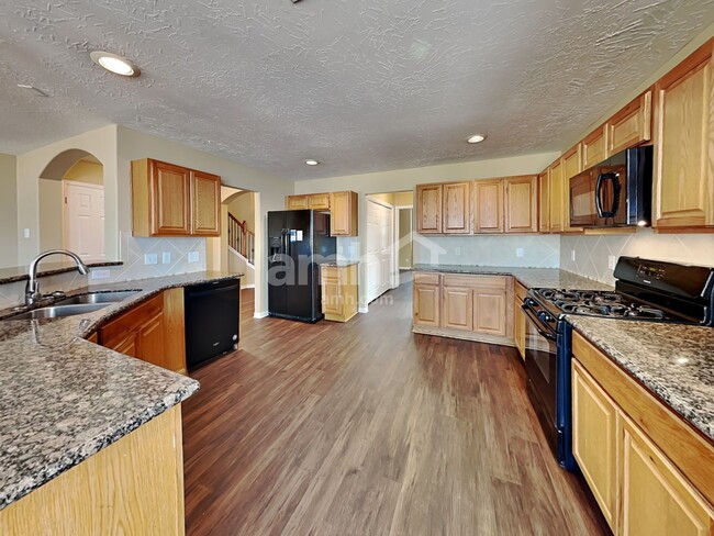 Photo - 913 Almond St