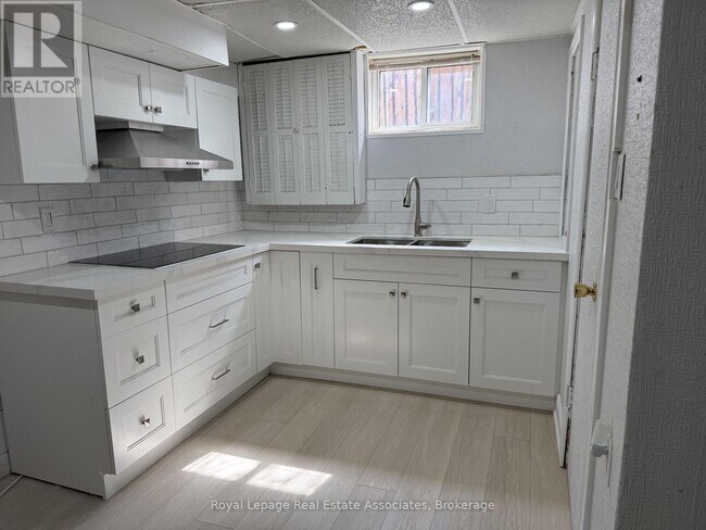 Photo - 60 Toby Crescent