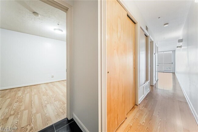 Photo - 2222 Detroit Ave Unidad 917