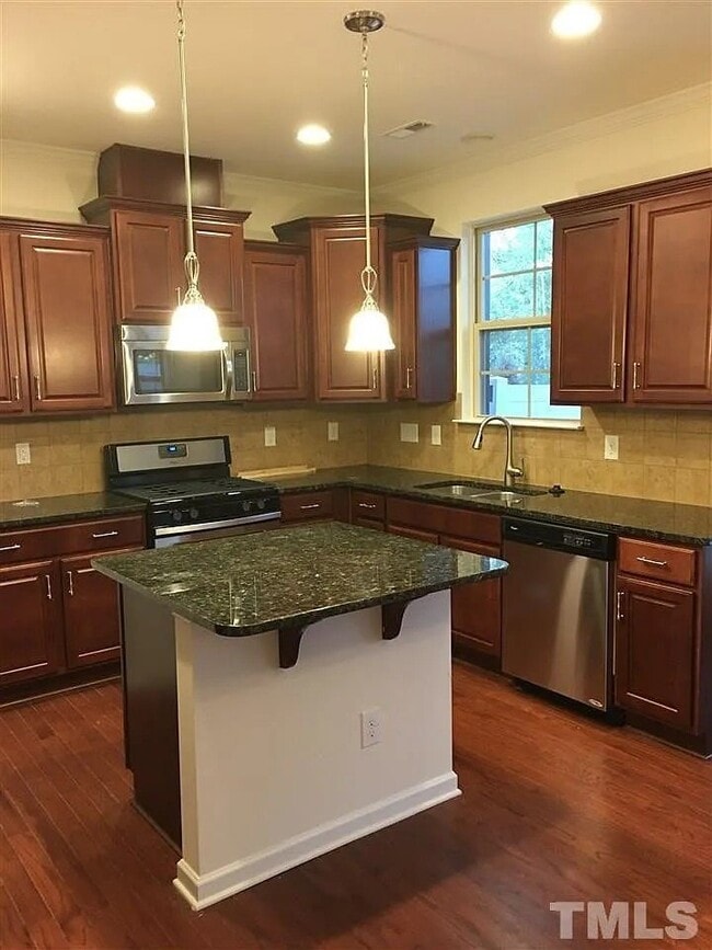 3912 Valley Side Ct