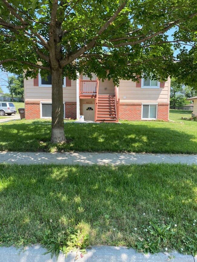 Photo - Aplin Duplex (4025/4027) Unit 4027 Aplin Rd