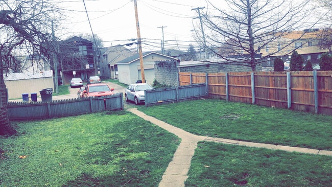 Building Photo - 1515-1517 Summit Street Unit 1517