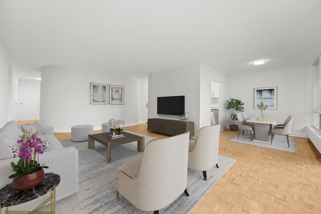 Photo - Large, Bright, Renovated 3 BD in PRIME Etobicoke! Unit 3 BD