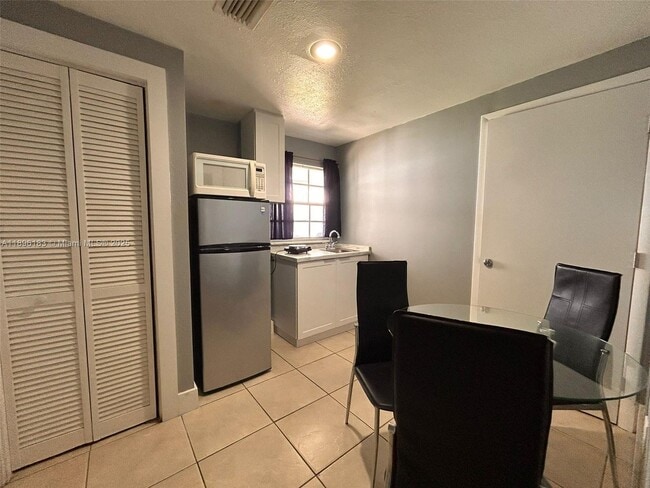 Photo - 1328 W 82nd St