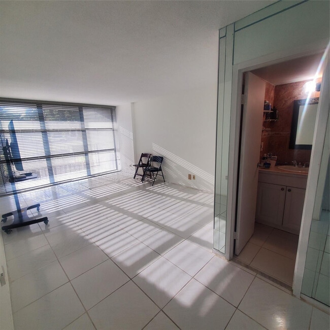 Photo - 800 Parkview Dr Unit 103