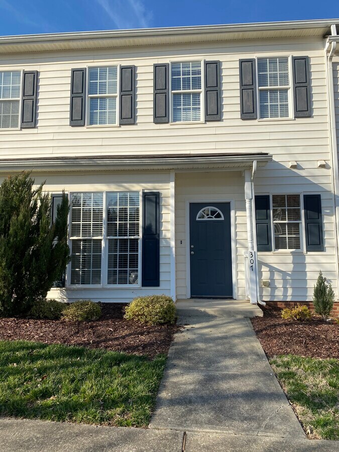 Photo - 307 Sugar Maple Ave