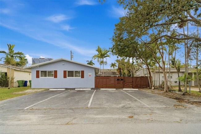 Building Photo - 808 NE 2nd St Unit A