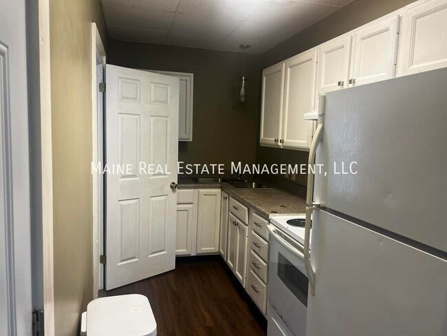 Building Photo - 62 High St Unit 3 Rental