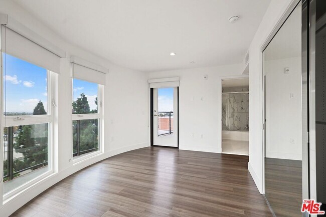 Photo - 1539 Purdue Ave Unit 107