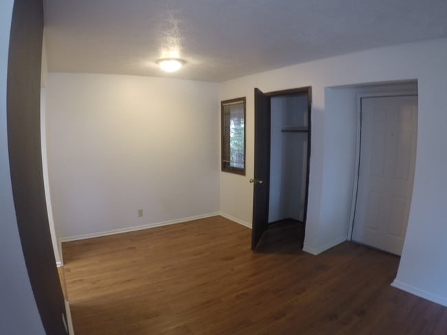 2 BR at 224 S Salisbury Living room