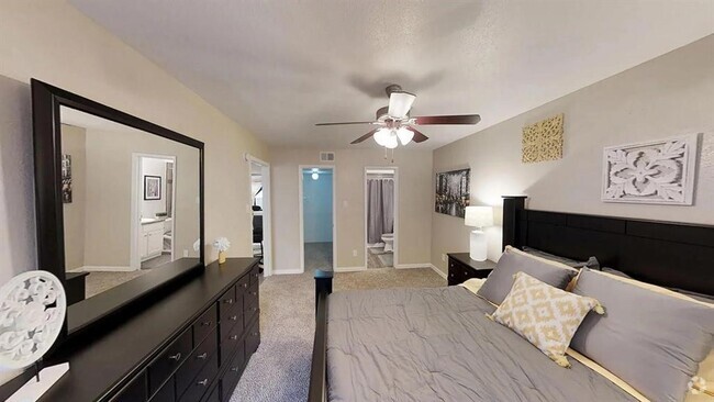Building Photo - 515 S Bender Ave Unit 1705 Rental
