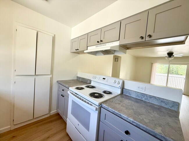 Photo - 564 Lincoln Ave Unit #B