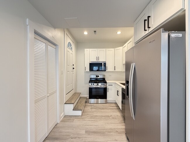 Photo - 3759 N Kimball Ave Unidad 6H