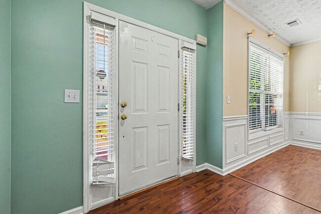 Photo - 375 Clairidge Ln SW
