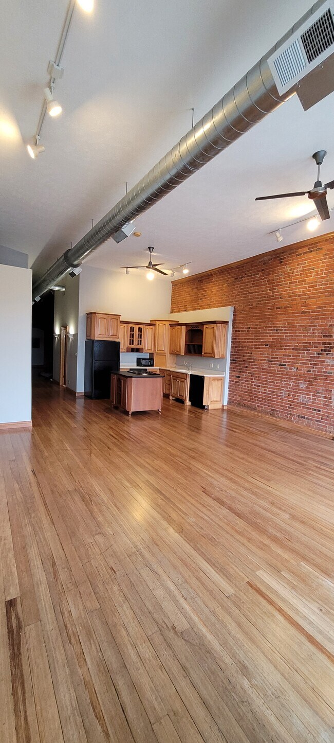 Photo - 520 W 1st St Unit #100