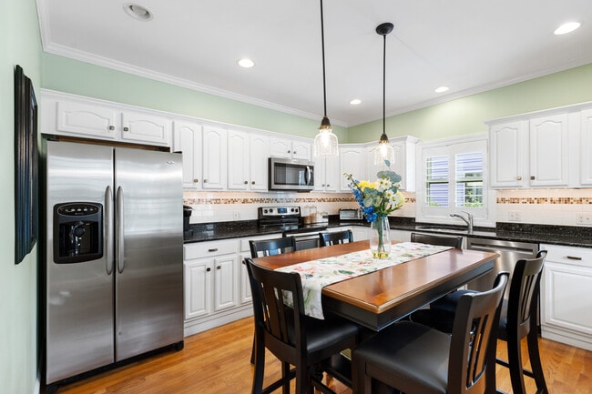 Building Photo - 46 Yale Ave Unit 46A