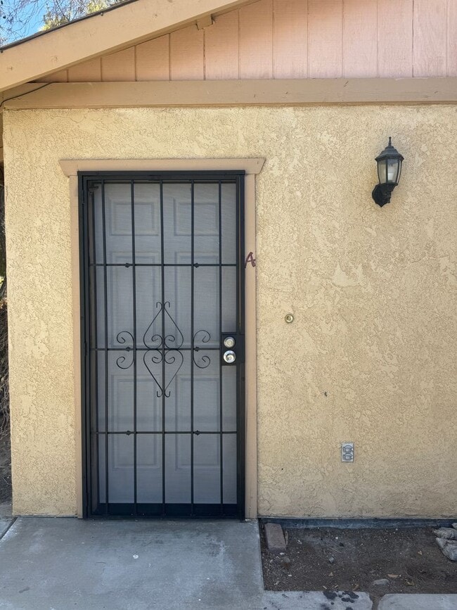 Building Photo - 928 E California Ave Unit A