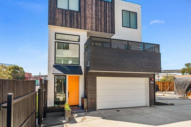 Photo - 1618 32nd St Unit A