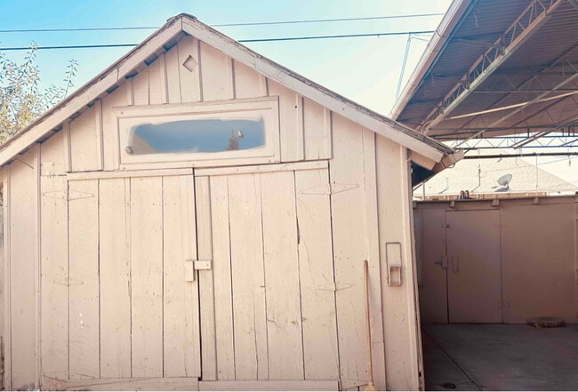 Photo - 357 E Putnam Ave