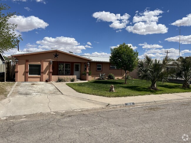 Building Photo - 1810 S Alamo St Rental