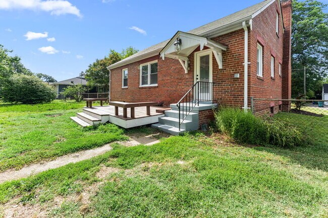 Photo - 2501 Williams St