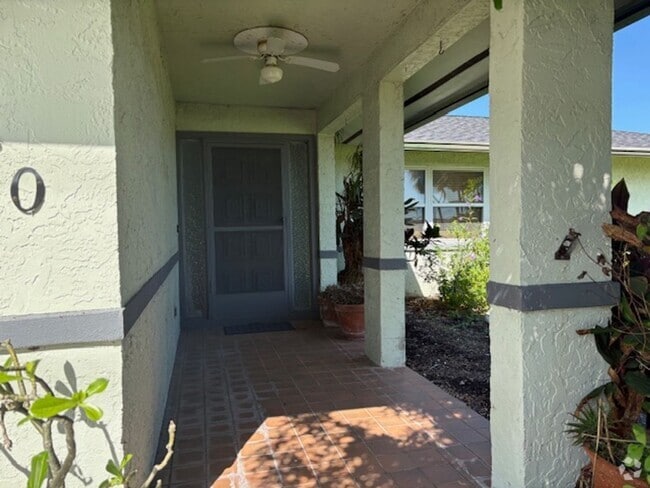 Building Photo - Charming 2-Bedroom Home in Prime Cape Cora...