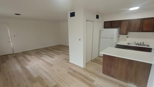 Photo - 730 Renshaw Ave House