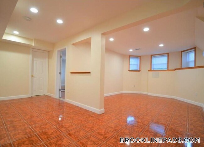 Photo - 73 Thatcher St Unit 002