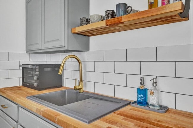 Photo - 14 S Swinton Cir