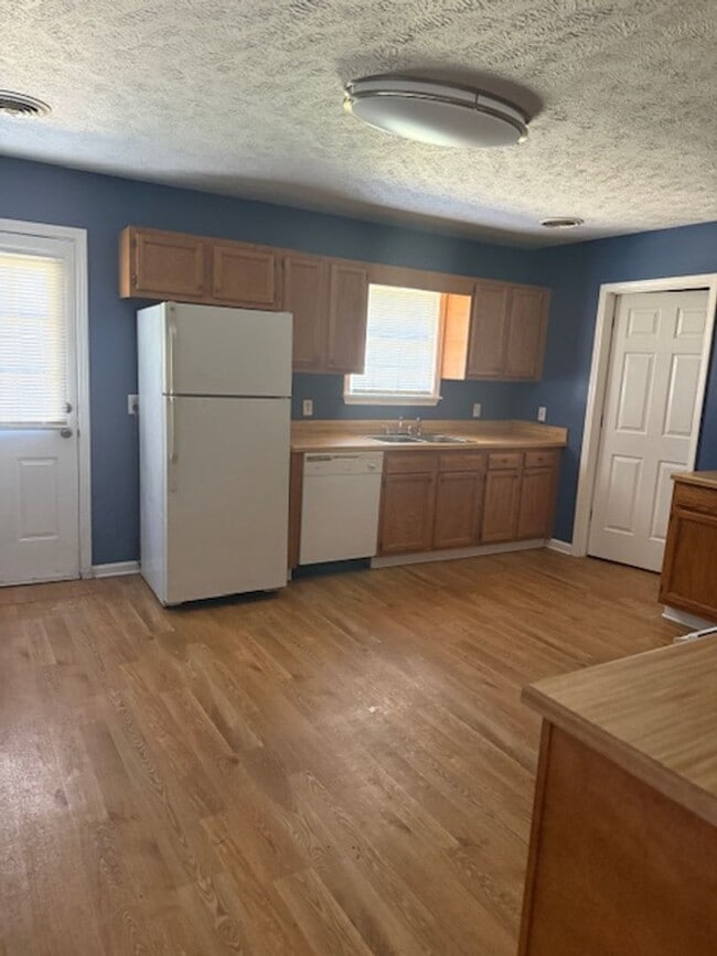 Photo - 2bd/2ba with an oversized single car garage
