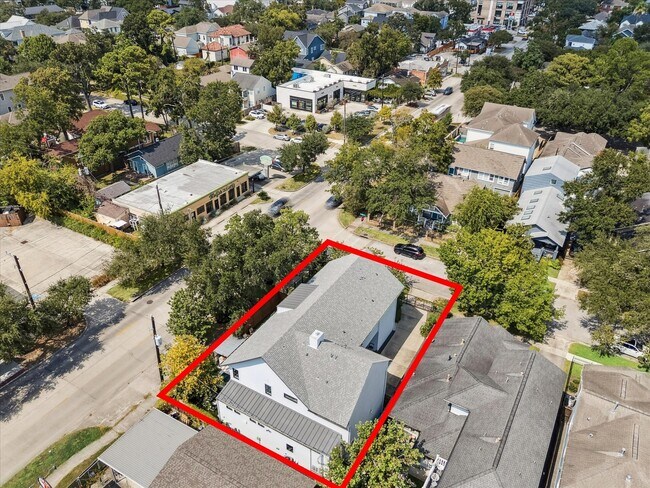 Photo - 1136 Woodland St