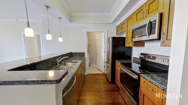 Photo - 300 W 5th St