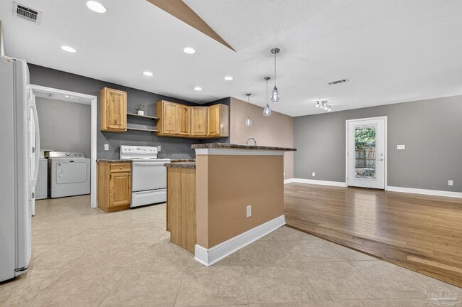 Photo - 7117 Dale St