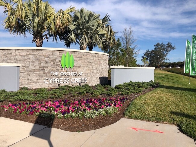 Photo - 3/2 house no carpet located in Sun City Center