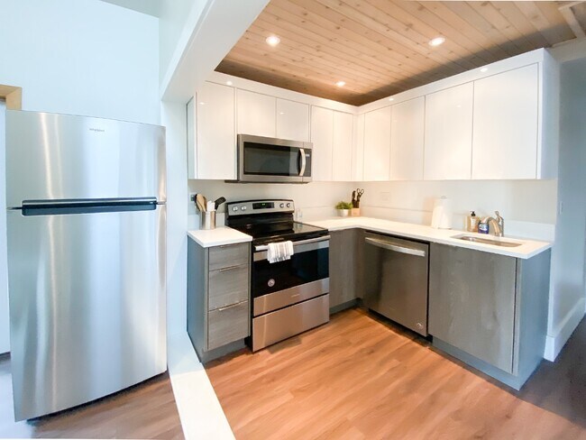 Photo - 207 W 28th St
