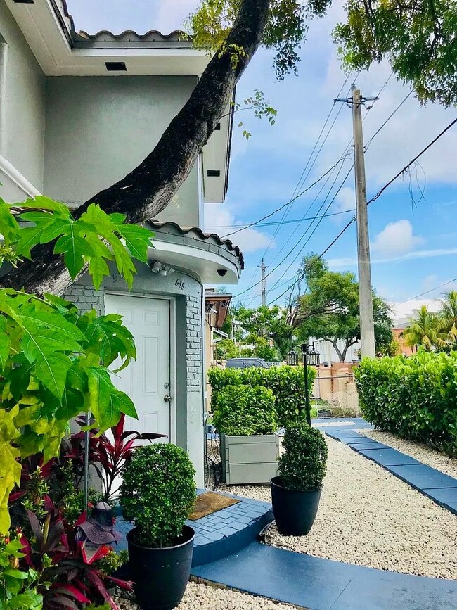 Building Photo - 535 NE 68th St Unit Mimo - 535 NE 68th Street #Upstairs