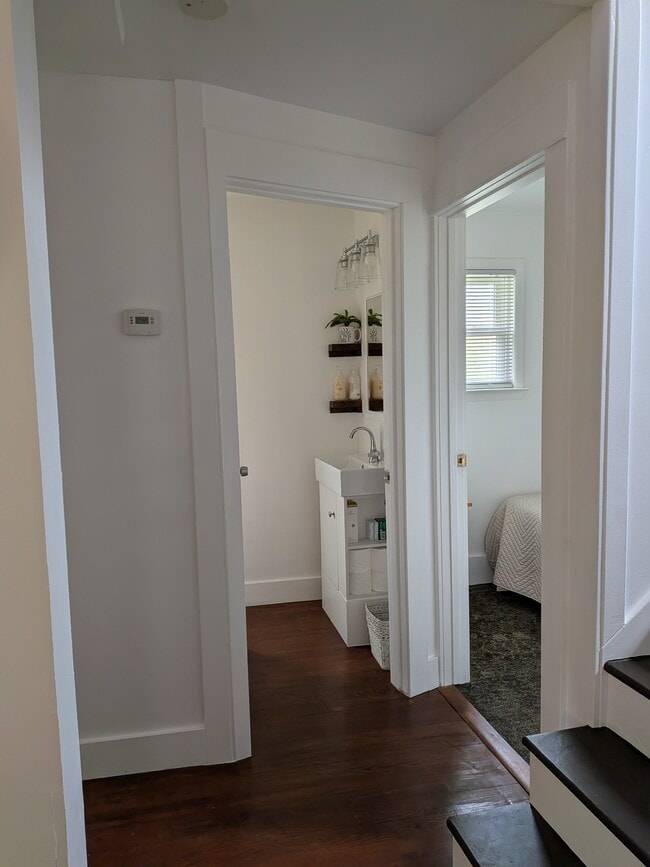 Photo - 2052 Hamilton Rd