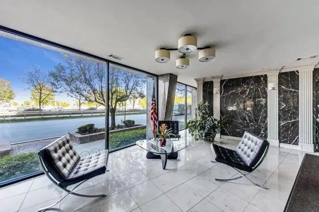 Lobby with 24/7 doorman - 3420 N Lake Shore Dr Unit 17H