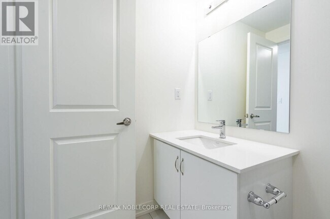 Photo - 58 Elizabeth St S