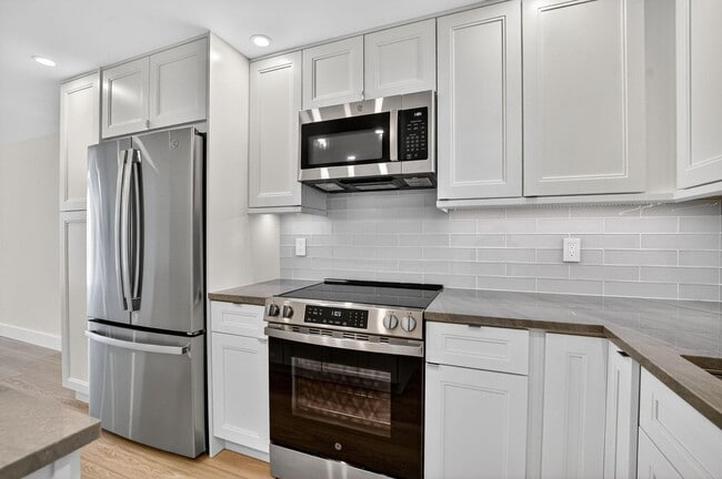 Photo - 769 Jeffery St