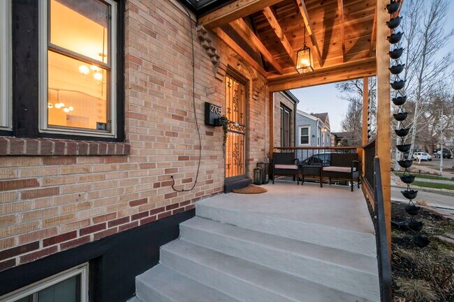 Photo - 2705 King St