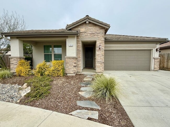 Building Photo - 3 Bedroom 2 Bathroom in NE Visalia!