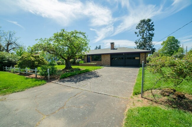 Photo - Large One Level Oregon City Home