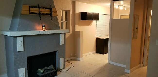 Building Photo - 510 E Strawbridge Ave Rental
