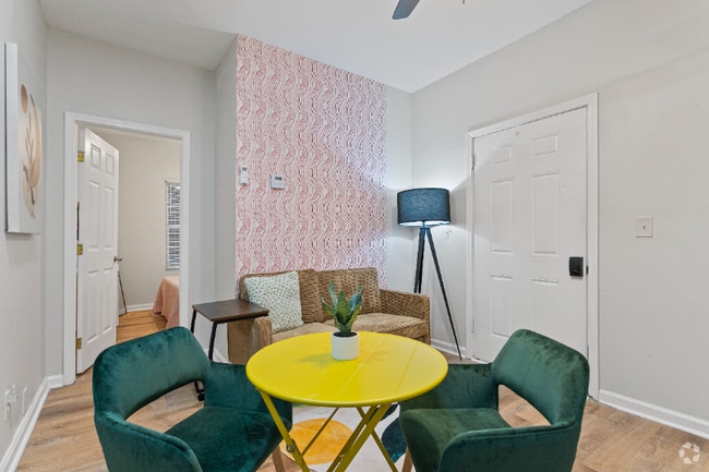 Building Photo - 987 Dimmock St SW Unit 3 Rental