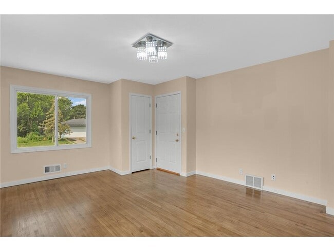Photo - 4949 Jackson St NE