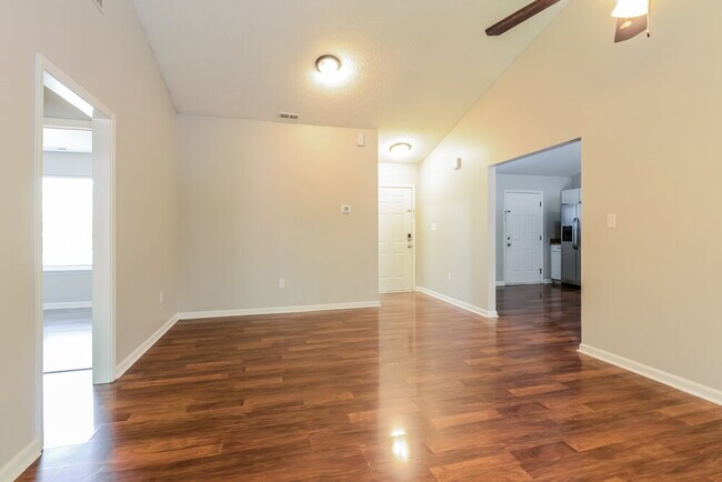 Photo - 8880 Woodpointe Cir
