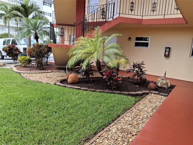 Building Photo - 5050 Bayview Dr Unit 20