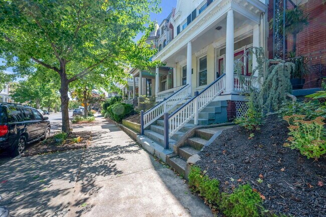 Photo - 2215 W Grace St Unidad Apt 1