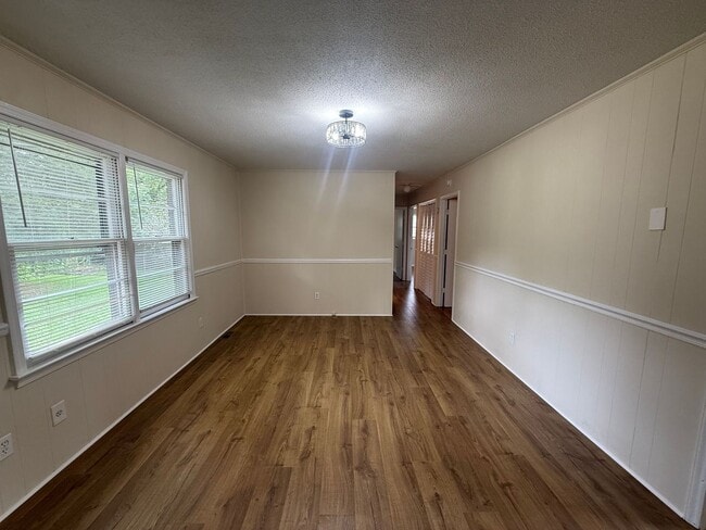 Photo - 1570 Marett Blvd